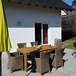 - Haus